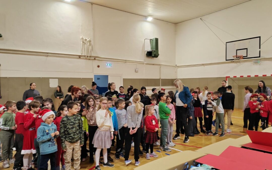 BOŽIĆNI POKLONI ZA UČENIKE